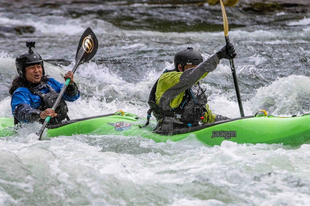 TANDEM KAJAKKEN OP DE RIVIER