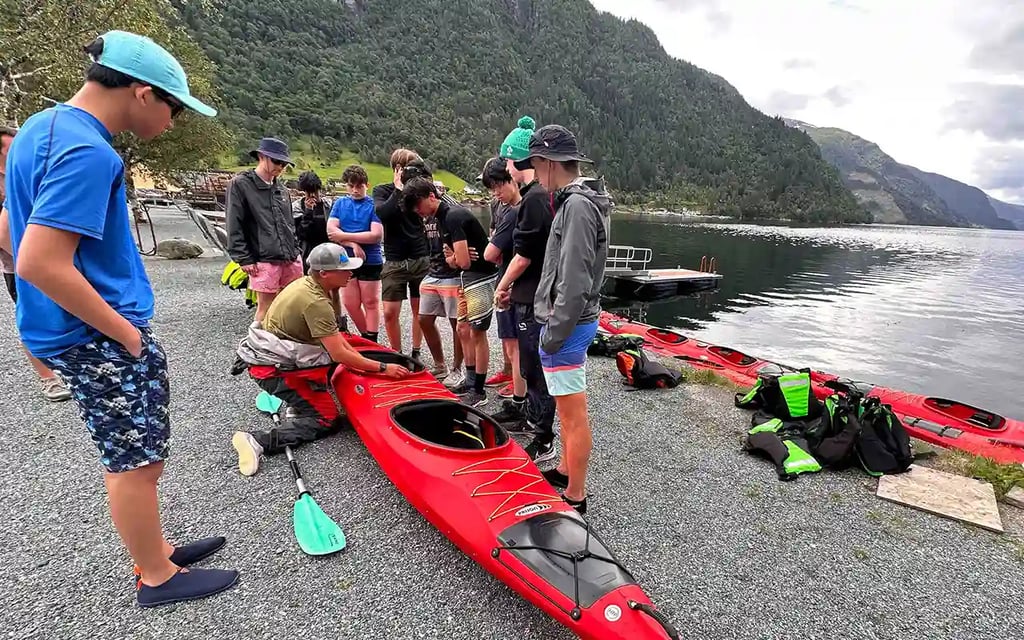 Kayak safety group briefing