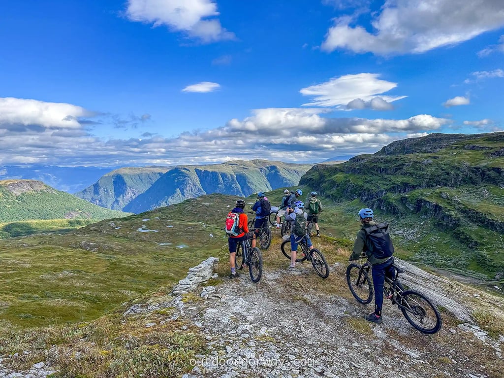 Mountainbiken naar de fjord met Outdoor Norway