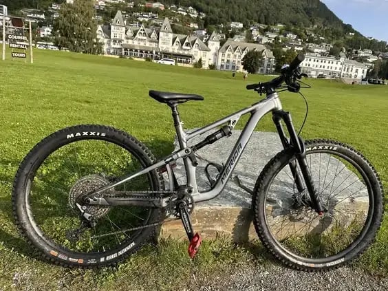 Verhuur MOUNTAIN BIKE FULL SUSPENSION