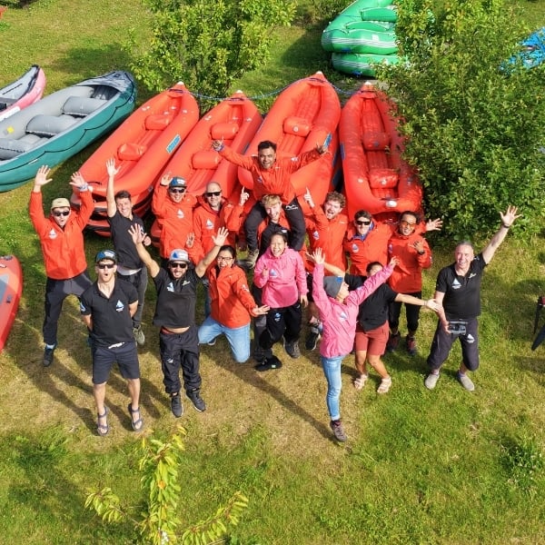 Groepsfoto van Outdoor Norway in 2026 met vrouwelijke en mannelijke gidsen, reisleiders en anderen