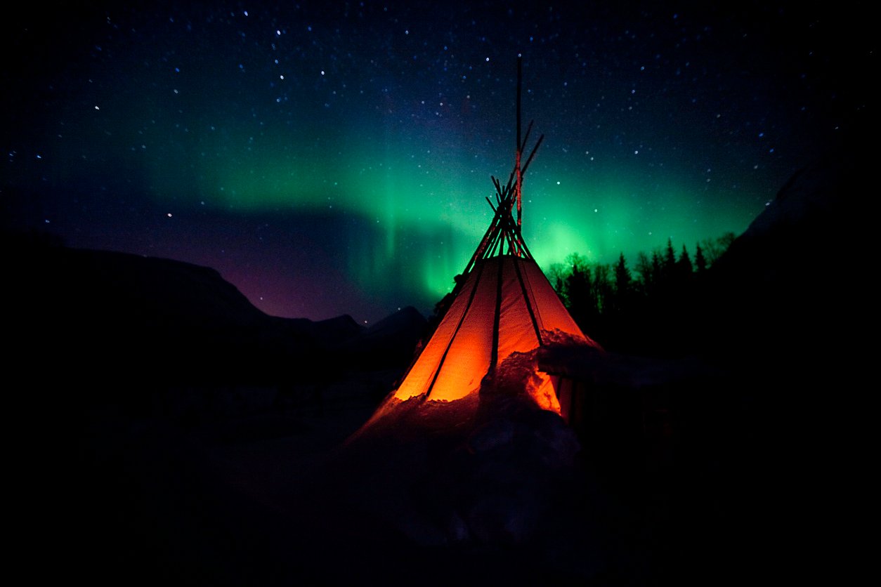noorderlicht-tent-nacht-Noorwegen