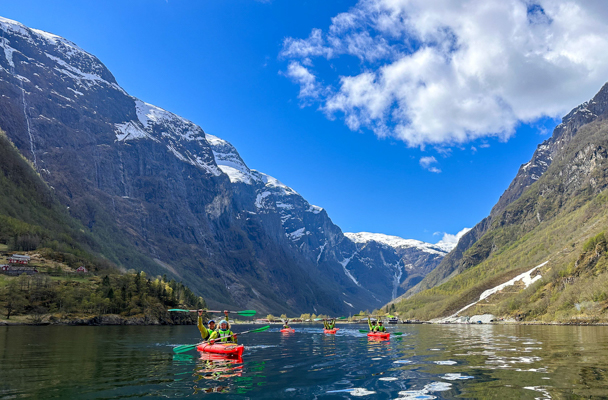 DAG 2 - PEDDEL DOOR OUDE FJORDEN IN DE VOETSPOREN VAN DE VIKINGEN