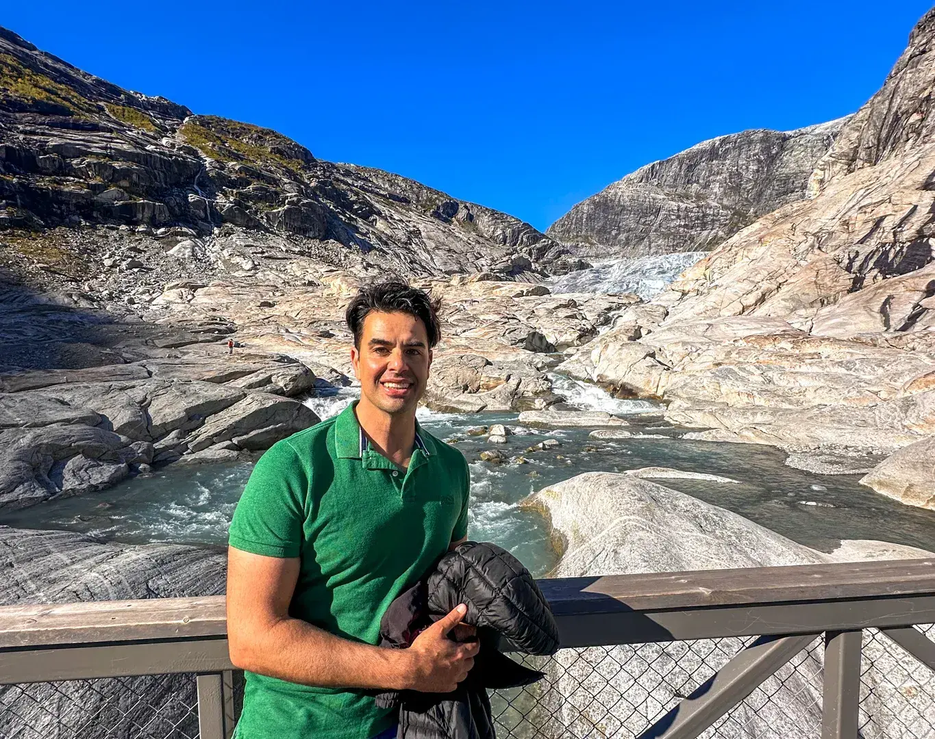 DAG 8 - VERKEN DE JOSTEDAL-VALLEI, BEZOEK DE JOSTEDALSBREEN-GLETSJER EN MAAK EEN BOOTTOCHT OVER DE KONING VAN DE FJORDEN, DE MAGISCHE SOGNEFJORD