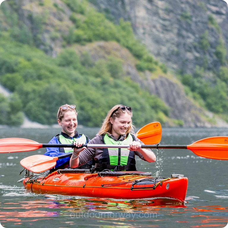 Kajakken in de Noorse fjorden bij Voss – Nærøyfjord of Hardangerfjord?