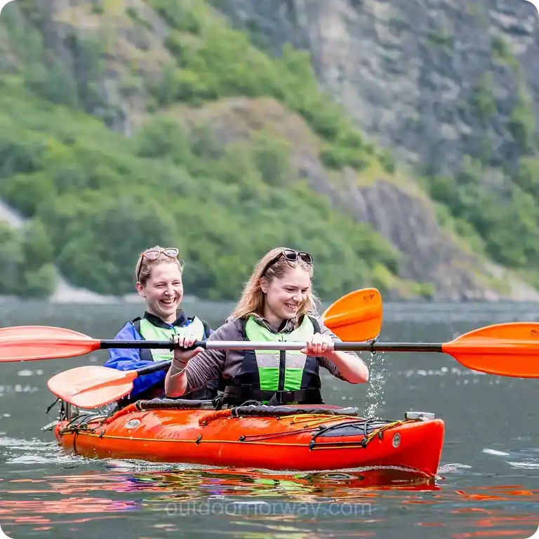 Kajakken in de Noorse fjorden bij Voss – Nærøyfjord of Hardangerfjord?